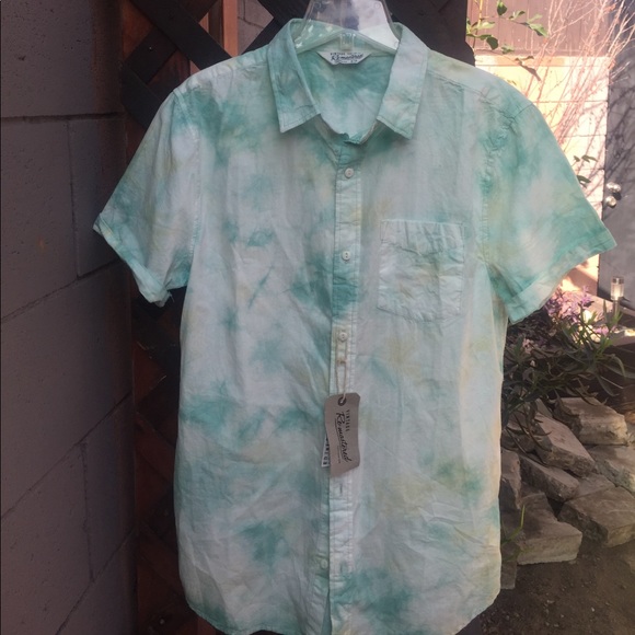 Mens 💯% cotton button down collared shirt.  NWT - Picture 2 of 5